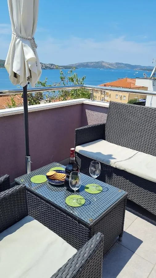 Apartmani Ferdi Trogir 0*,