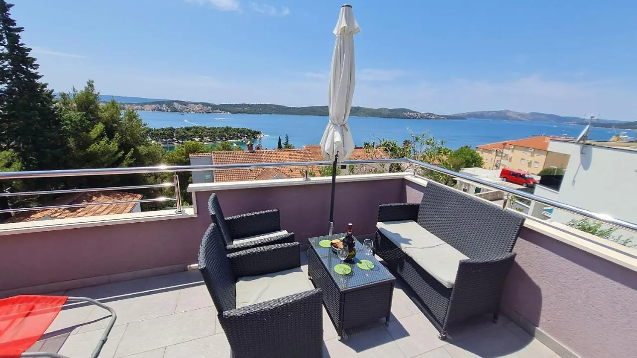 Apartmani Ferdi Trogir Lägenhet